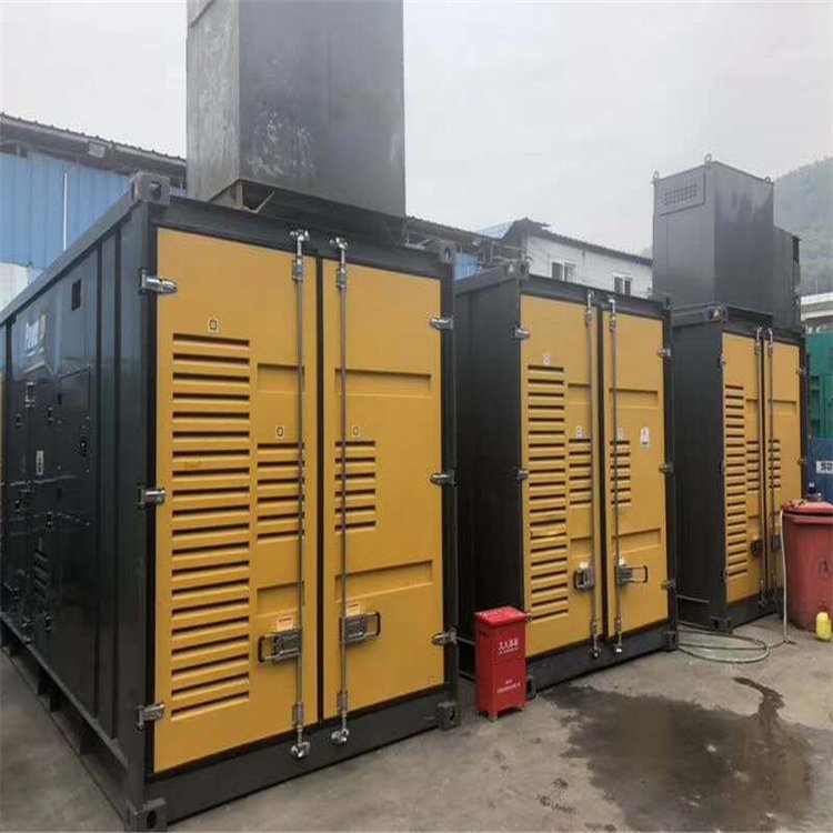 会同温度变化对不同类型欠压保护装置的可靠性影响有何差异？