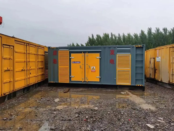 会同柴油发电机如何判断干式空气滤清器是否需要更换？