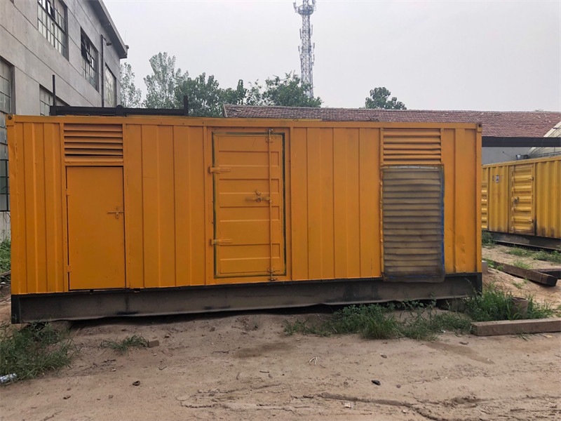 会同发电机出租进行负载测试时，电瓶电量不足的具体判断标准是什么？